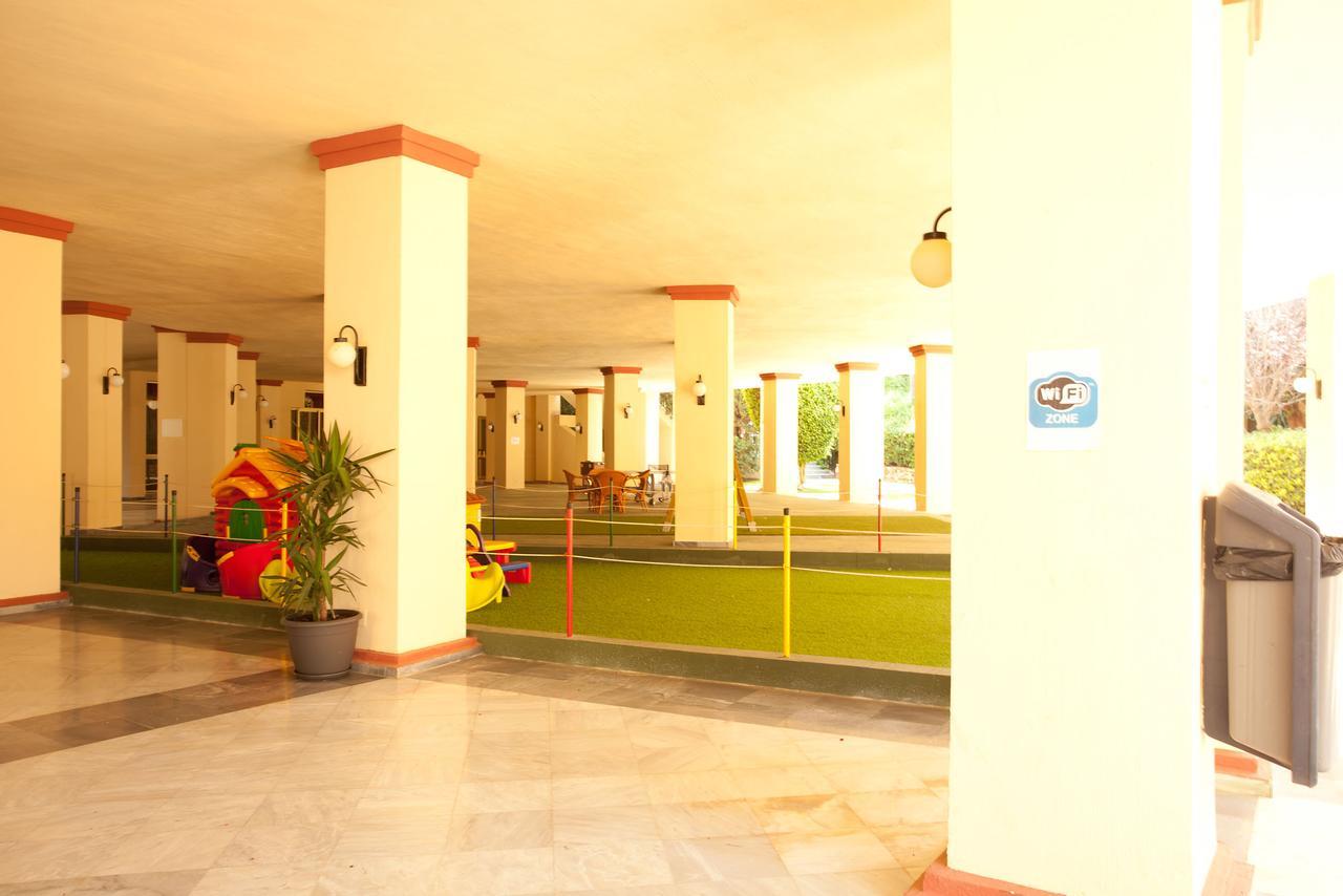 מארבלה Varios Apartamentos Romana Playa Elviria מראה חיצוני תמונה