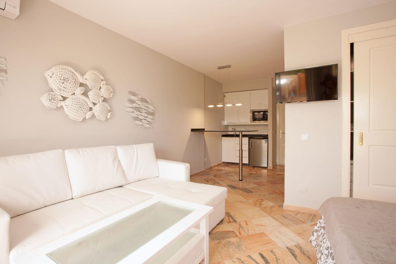 מארבלה Varios Apartamentos Romana Playa Elviria מראה חיצוני תמונה
