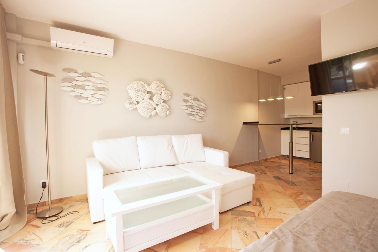 מארבלה Varios Apartamentos Romana Playa Elviria מראה חיצוני תמונה