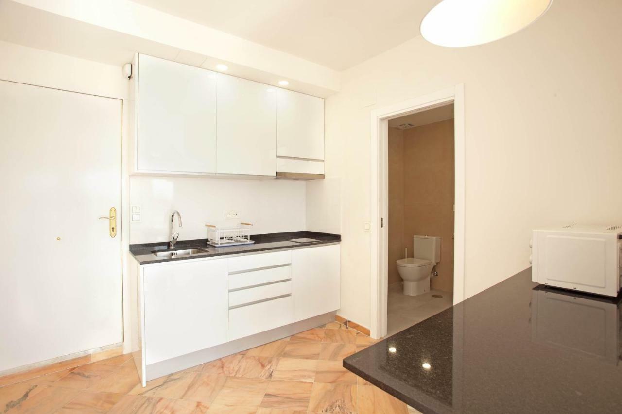 מארבלה Varios Apartamentos Romana Playa Elviria מראה חיצוני תמונה